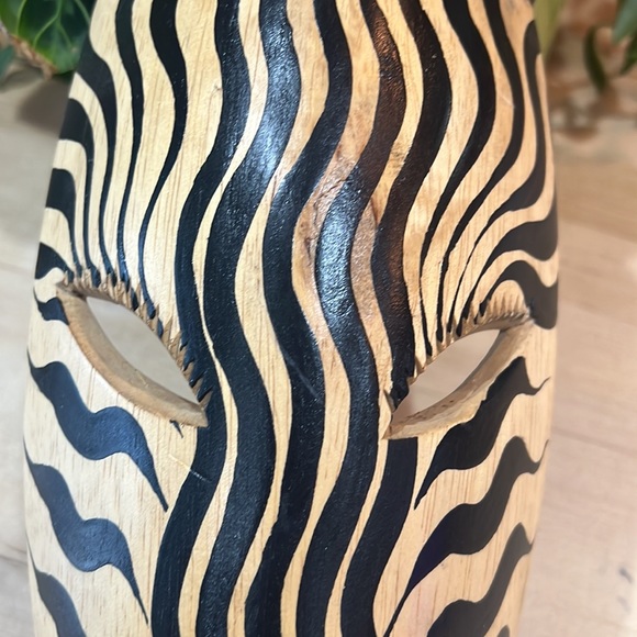 Wooden Zebra hanging mask - Picture 2 of 5
